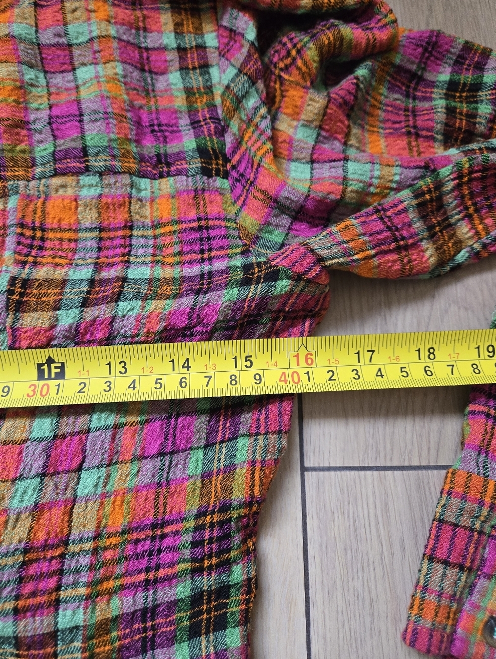 Anthropologie Pilcro Ruched Deep-V Plaid Buttondown Shirt Size S - Picture 7 of 9